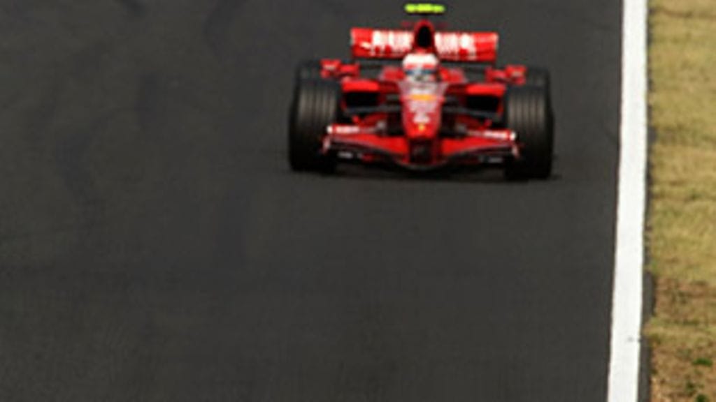 Lewis Hamilton ja Kimi Räikkönen, kuva: Clive Mason/Getty Images