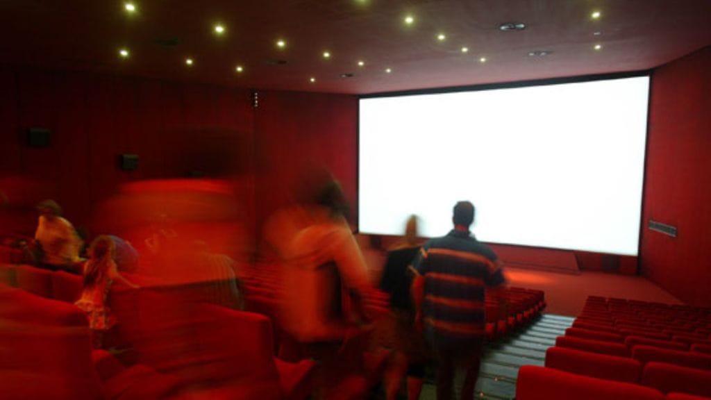 Elokuvista kannattaa keskustella jälkeenpäin. Kuvituskuva.