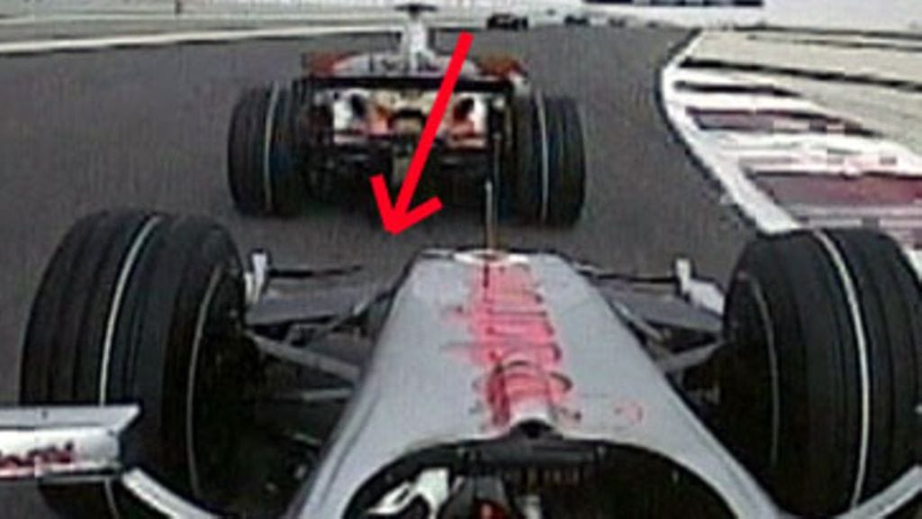 Lewis Hamiltonin etusiipi on rikki ennen Alonso-kolaria, kuva: MTV3