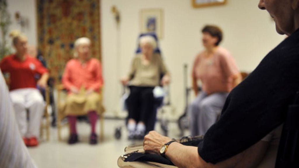 Toimintakyvyn ylläpitäminen sekä sairaalassa asumisen ja paikasta toiseen siirtelyn lopettaminen toisivat vanhustenhoitoon säästöjä.