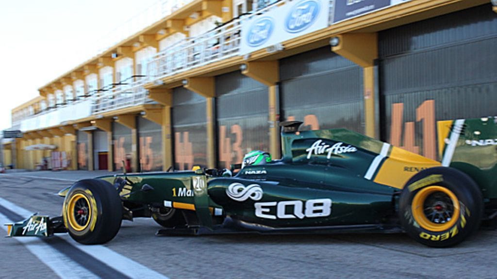 Kovalainen lähtee varikolta.