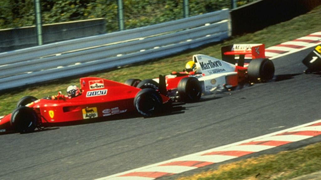 McLaren-kuljettaja Ayrton Senna ja Ferrari-kuljettaja Alain Prost kolaroivat Japanin GP:ssä (Suzuka) 1990 (Photo: Allsport UK)