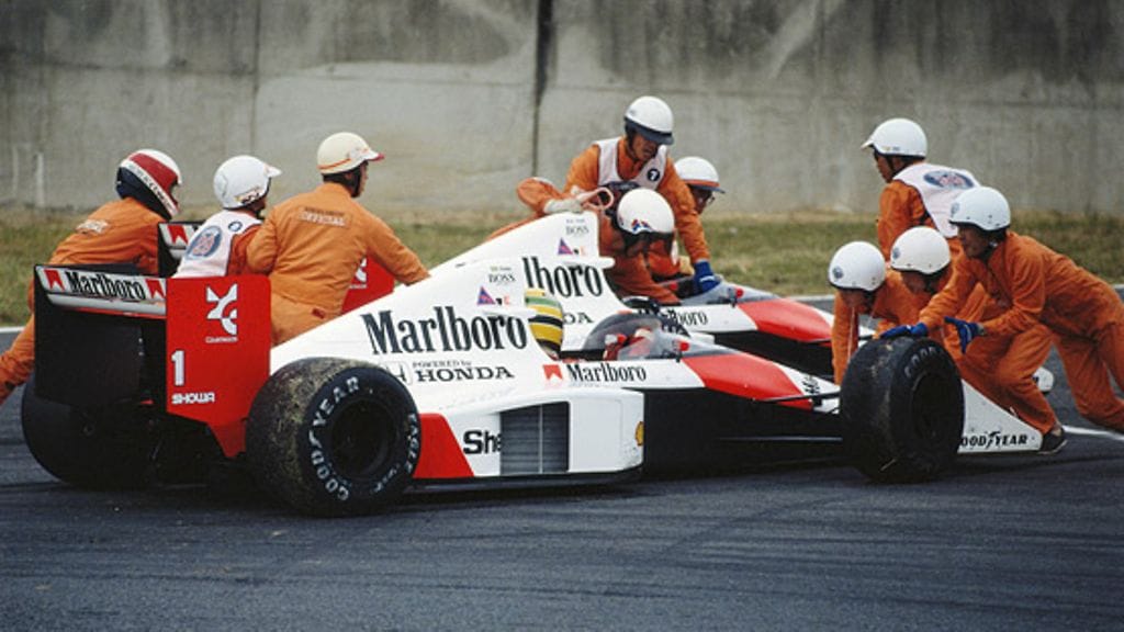 Alain Prost ja Ayrton Senna kolaroivat Japanin GP:ssä 1989.