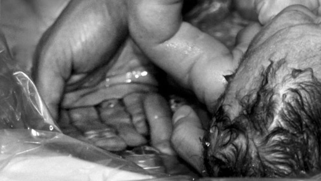 Viinaa saattoivat naukkailla synnytyksessä ennen sekä mies että vaimo.