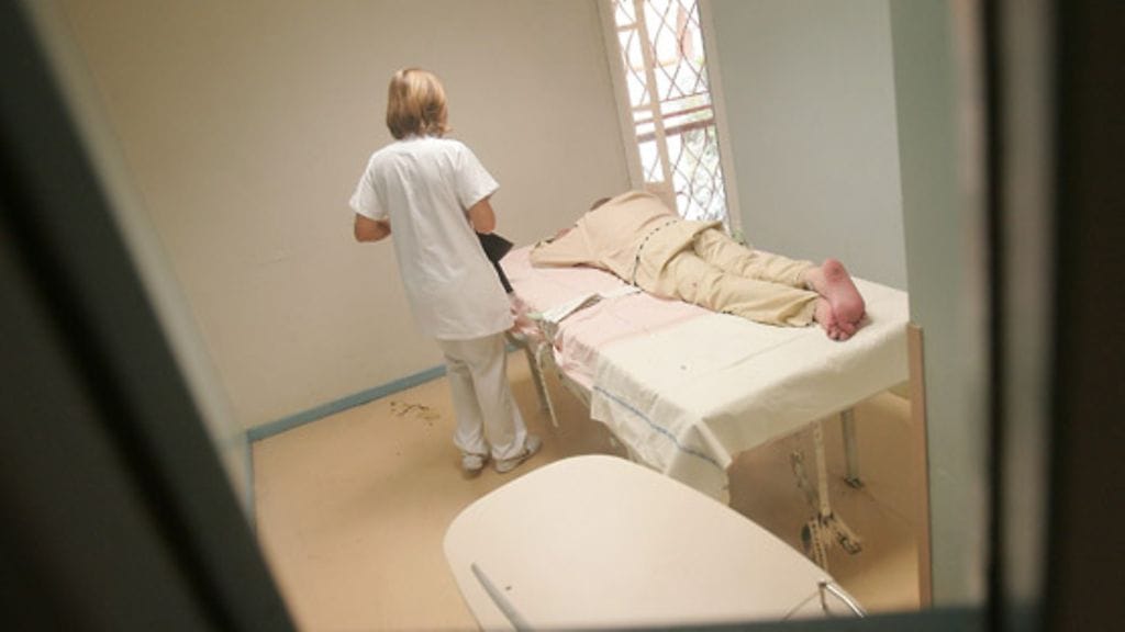 Ilona näkee vieläkin painajaisia pakkohoidosta. Kuvan henkilöt eivät liity haastatteluun.