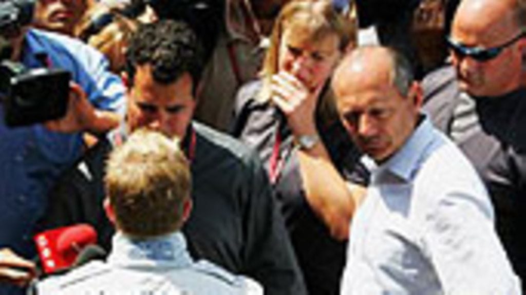 Kimi Räikkönen ja Ron Dennis, kuva: Clive Mason