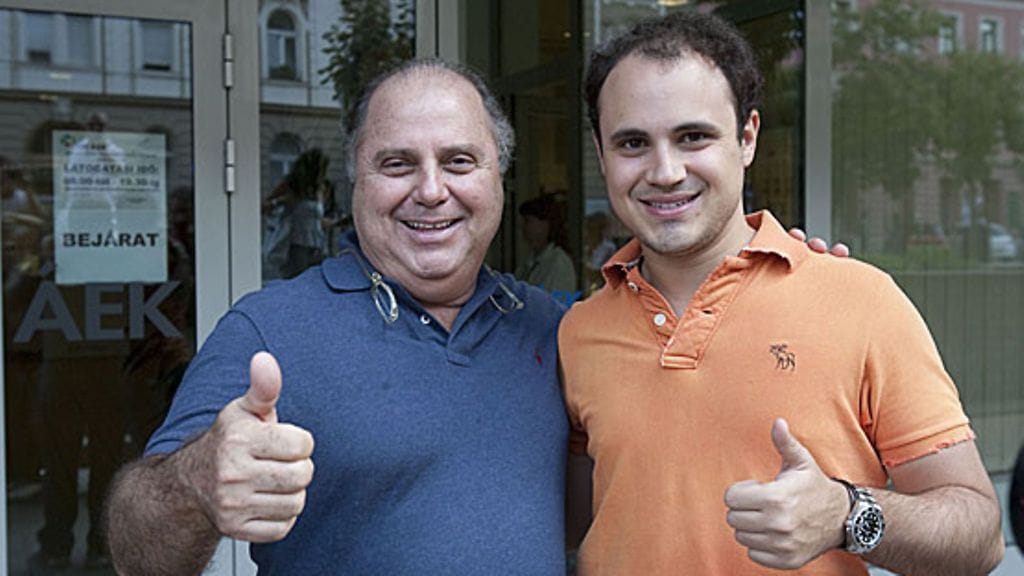 Felipe Massan isä Luis Antonio ja veli Eduardo, kuva: EPA/ZSOLT SZIGETVARY