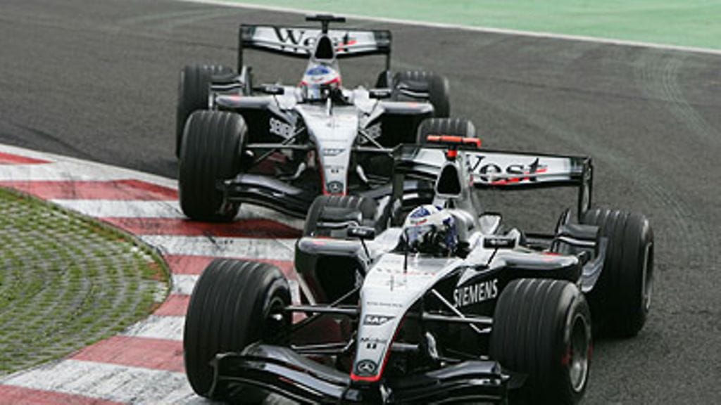 David Coulthard ja Kimi Räikkönen Belgian GP:ssä 2004. Kuva: Clive Rose/GETTY.