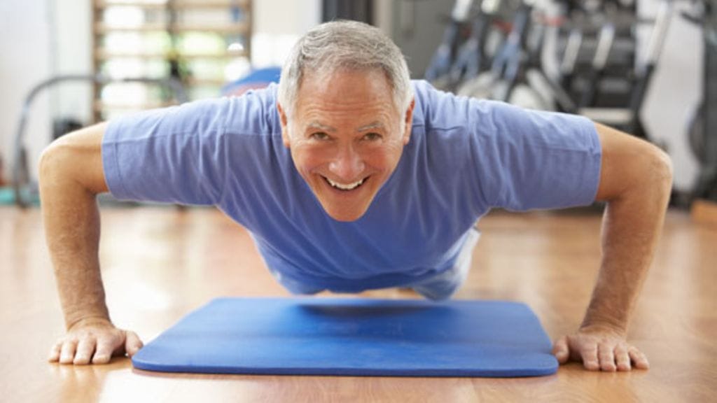 Eräs lukijoista tekee päivittäin satoja selkä- ja vatsalihasliikkeitä sekä punnerruksia. Kuvituskuva.