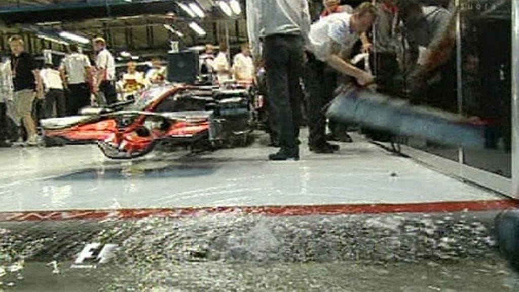 McLarenin varikolla lainehtii vettä, kuva: MTV3