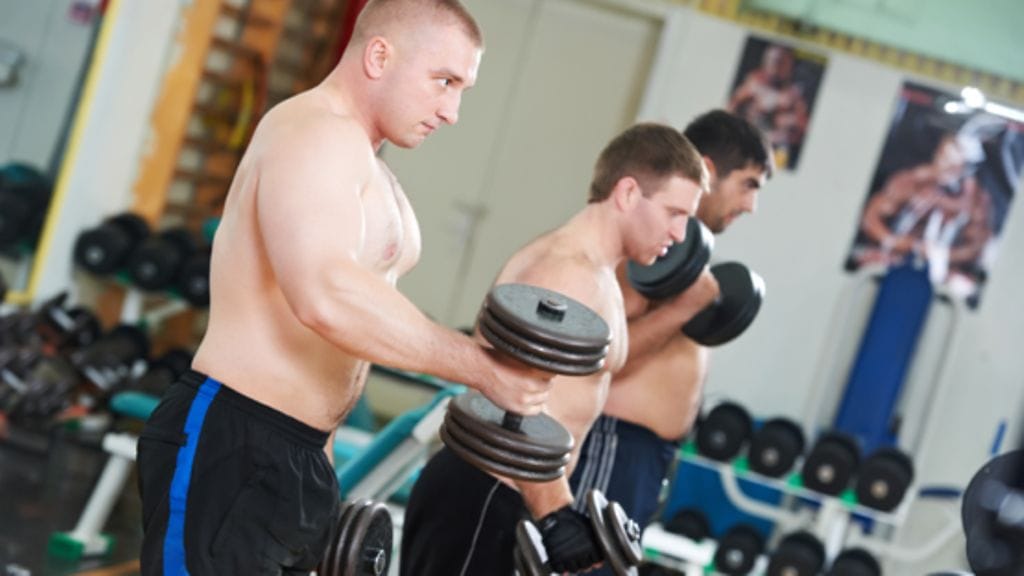 Doping rantautui kuntosaleille 20 vuotta sitten. Kuvan henkilöt eivät liity juttuun.