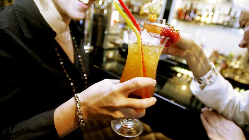 Alkoholia ostetaan pikkujouluaikaan 10–15 prosenttia tavallista enemmän.