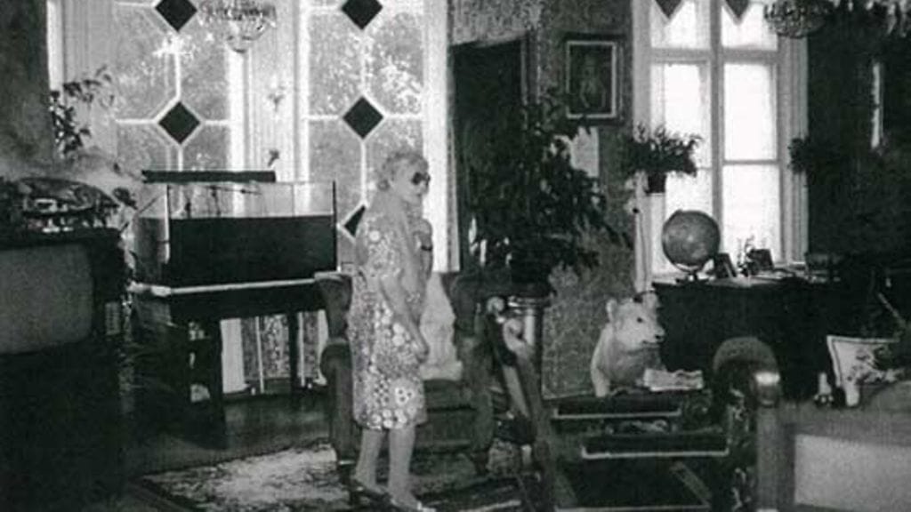 Maria Åkerblom säilytti entisen lemmikkinsä myös sen kuoleman jälkeen.