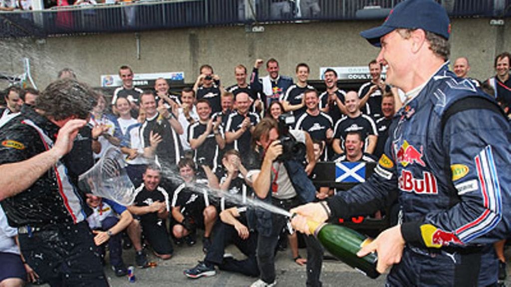 David Coulthard ja Red Bull juhlii 2008 Kanadan GP:n kolmossijaa. Kuva: Mark Thompson/GETTY.