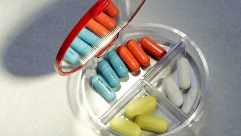 Lääketeollisuus pelaa omaa peliään, lääkäri Antti Heikkilä sanoo.