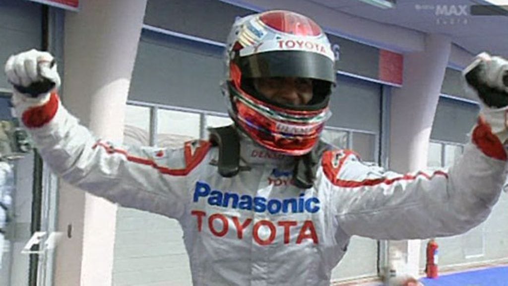 Jarno Trulli tuulettaa paalupaikkaansa