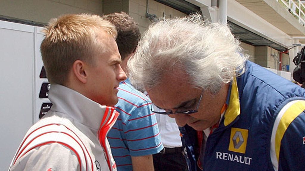 Heikki Kovalainen ja Flavio Briatore, kuva: EPA/ROLAND WEIHRAUCH