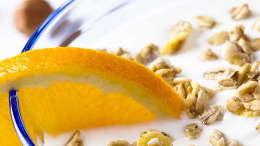 Jogurtti kuuluu moneen suomalaiseen aamiaispöytään.