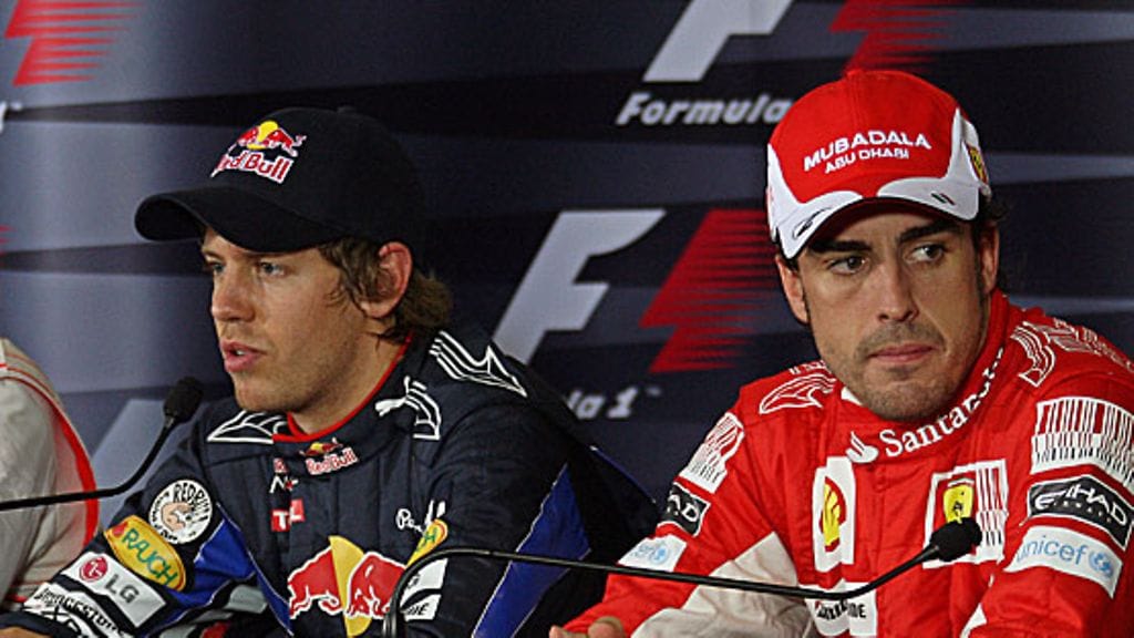 Sebastian Vettel ja Fernando Alonso Abu Dhabin GP:n alla.