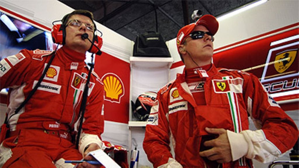 Chris Dyer ja Kimi Räikkönen, kuva: Ferrari