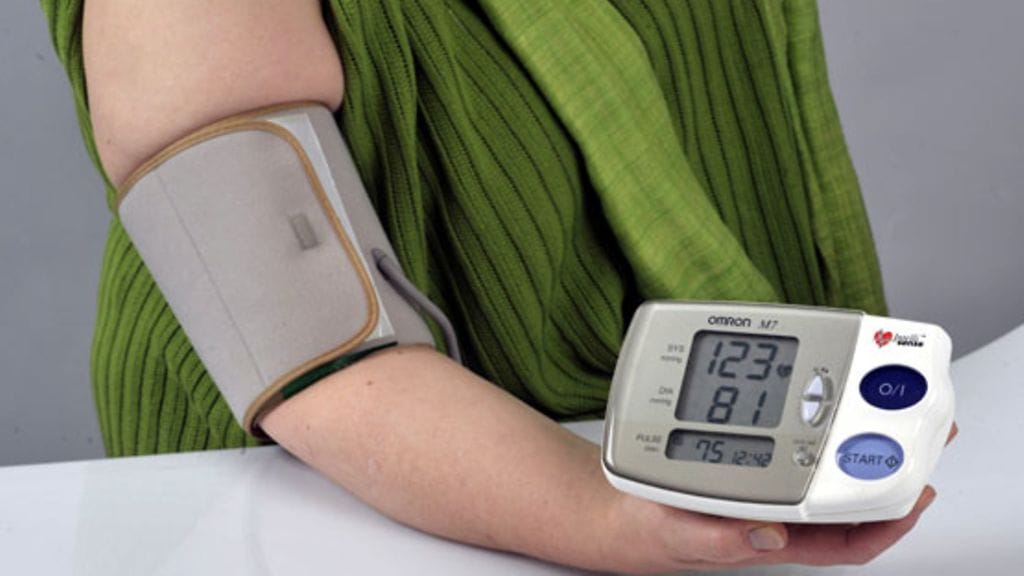 Verenpainetta kannattaa seurata kotona. Kuvituskuva.