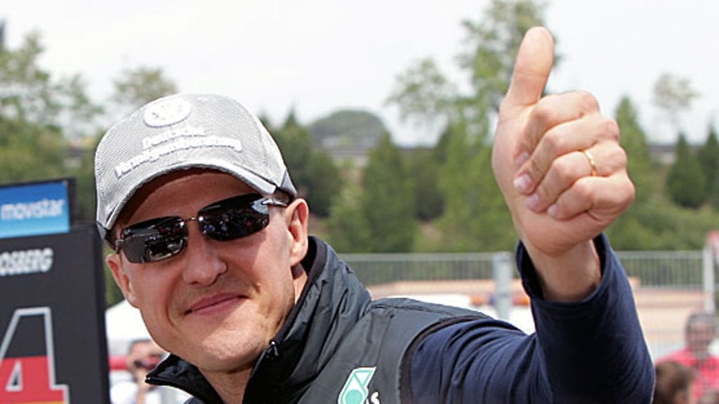 Hymy on palannut Michael Schumacherin kasvoille. Kuva: Valdrin Xhemaj/EPA.