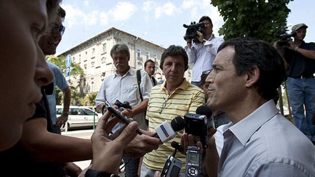 Felipe Massan lääkäri Dino Altman, kuva: EPA/ZSOLT SZIGETVARY