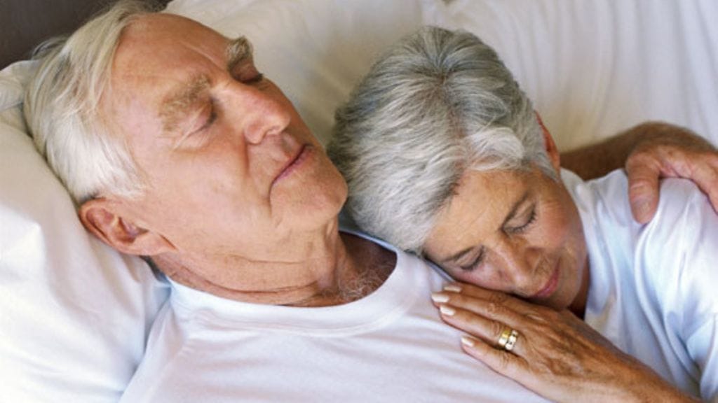 Iäkkäät ihmiset kärsivät erityisen paljon huonoista yöunista.