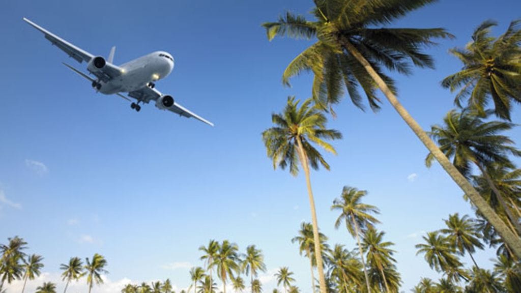 Hiihtolomalla lämpimään mielivä pääsee vielä esimerkiksi Lanzarotelle, Madeiralle ja Vietnamiin. Kuvituskuva.