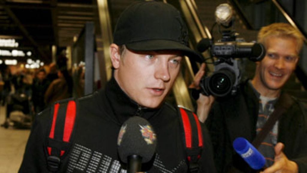 Kimi Räikkönen saapuu Zürichin lentokentälle 23.10.2007, kuva: EPA/STEFFEN SCHMIDT