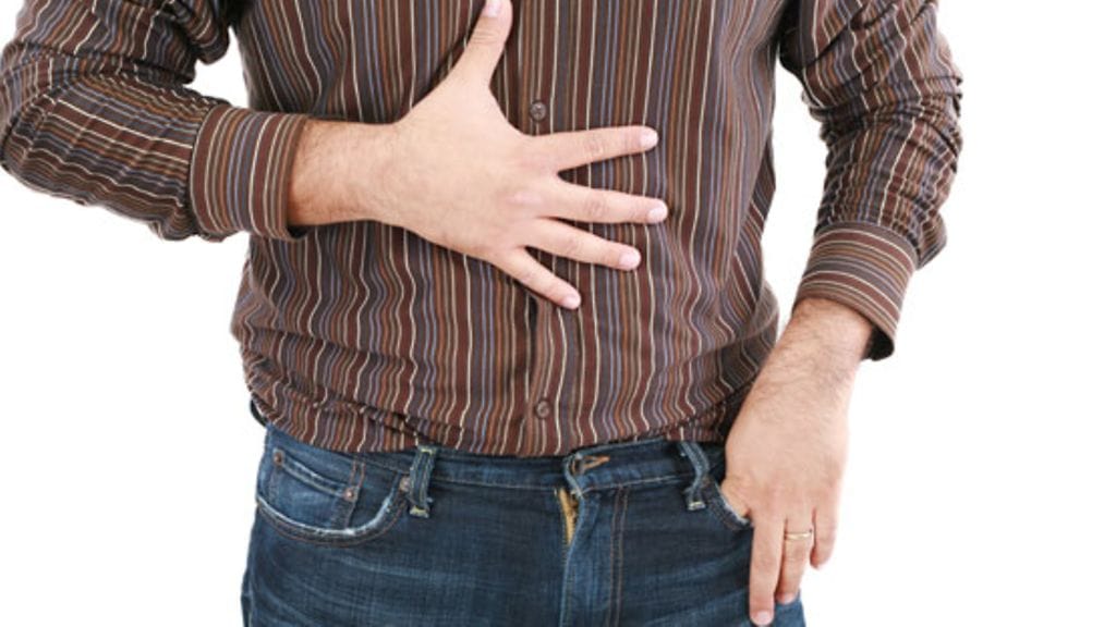 Pahoinvointi ja mahakivut ovat tavallisimpia lääkkeiden haittavaikutuksia. Kuvituskuva.