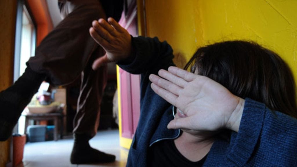 Joulurauha on kaukana päivystyspolilla, jonne tuodaan pyhinä väkiallan uhreja ja juoppohulluja.