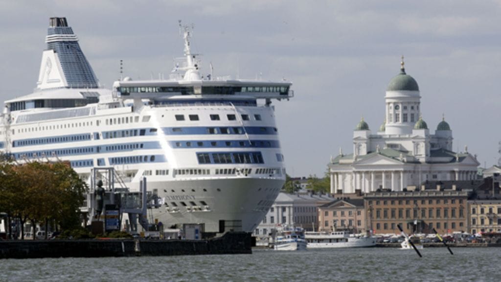 Ennen laulajan uraa Jari Sillanpää toimi baarimikkona laivalla.