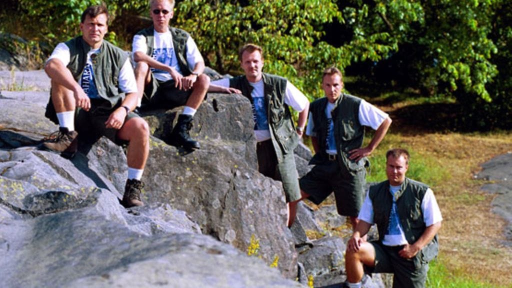 Suomalaisjoukko lähti Vietnamiin Törniä etsimään. Kuvassa Tapio Anttila vasemmalla ja Juha Ritala toinen oikealta.