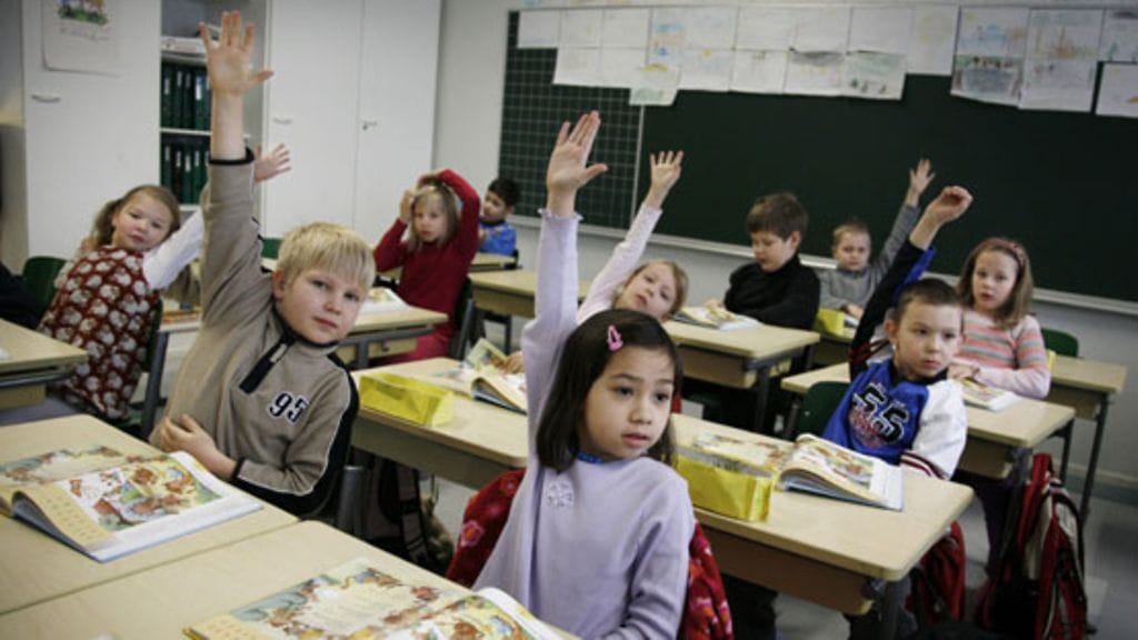 Juha Pentikäisen mielestä uskontoa pitää edelleen opettaa.