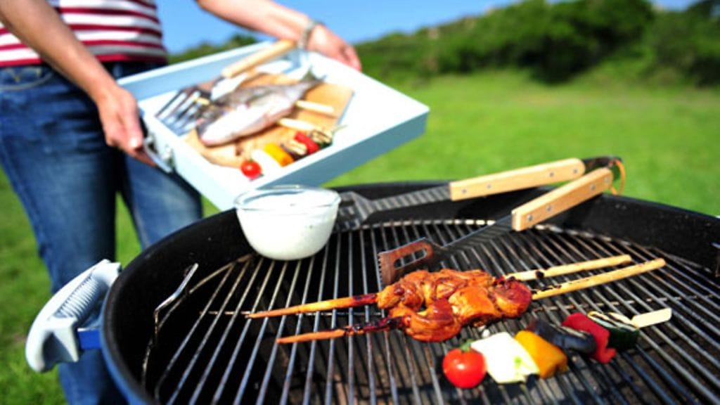 Kiinalaisen lääketieteen mukaan grilliruoan kanssa kannattaa nauttia salaattia.