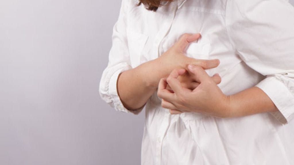 Naisten sydänkohtaukset lisääntyvät miehiä myöhemmällä iällä. Kuvituskuva.