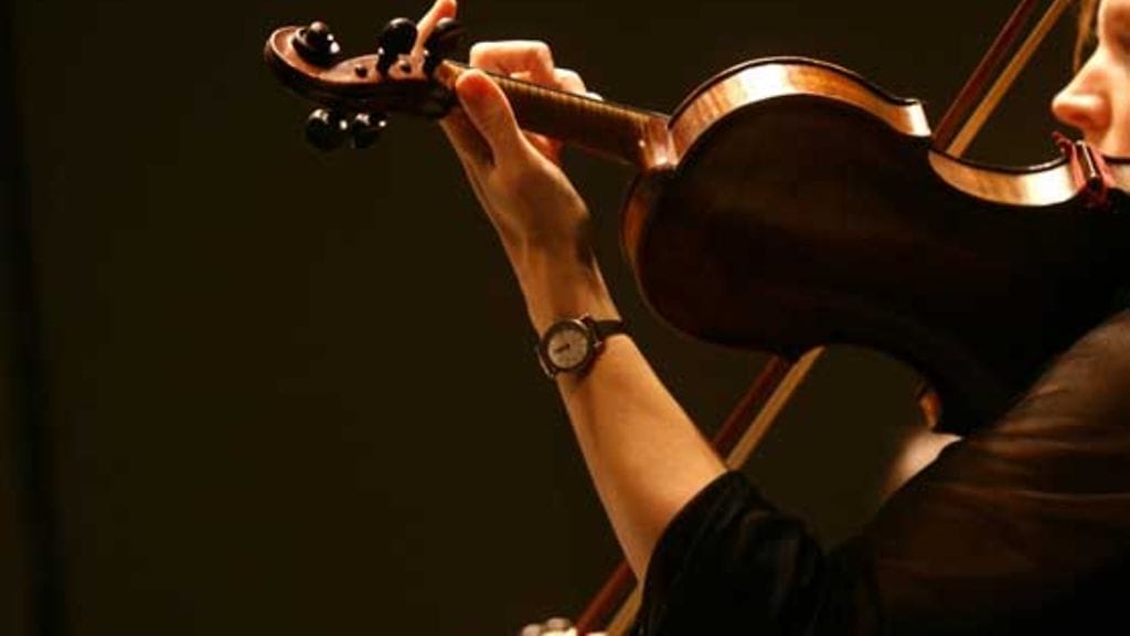 Ammattimuusikko joutui kipujen vuoksi työkyvyttömäksi. Kuvan henkilö ei liity haastatteluun.