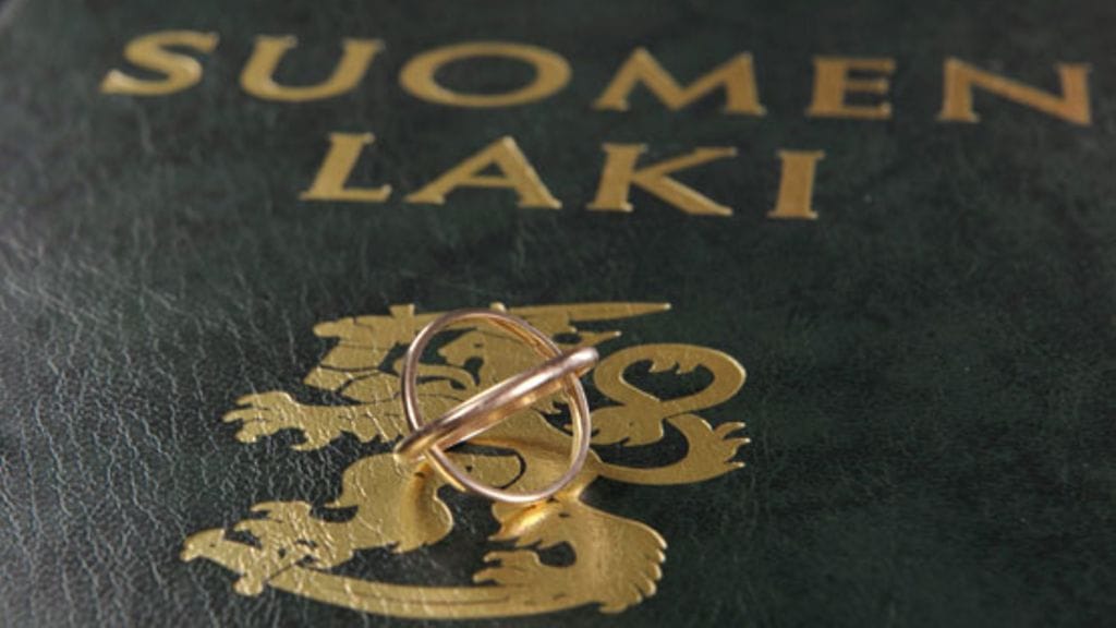 Tasa-arvoisen avioliittolain eteneminen sai takapakkia helmikuussa.