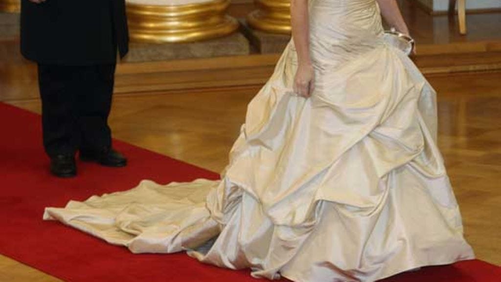 Pitkä laahus on näyttävä mutta samalla haastava.