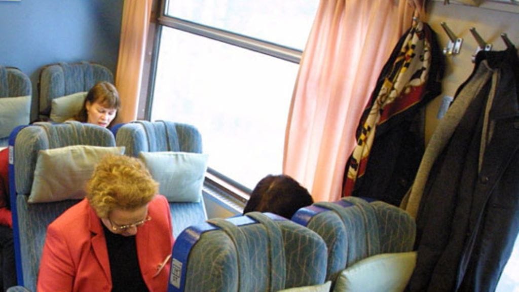 Juniin unohtuu erilaisia vaatteita. Kuvan henkilöt eivät liity juttuun.