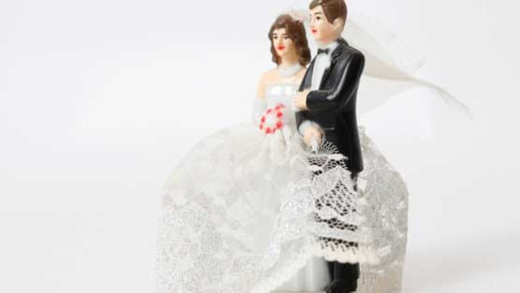 Tarvitaanko avioliittoon kolmatta?