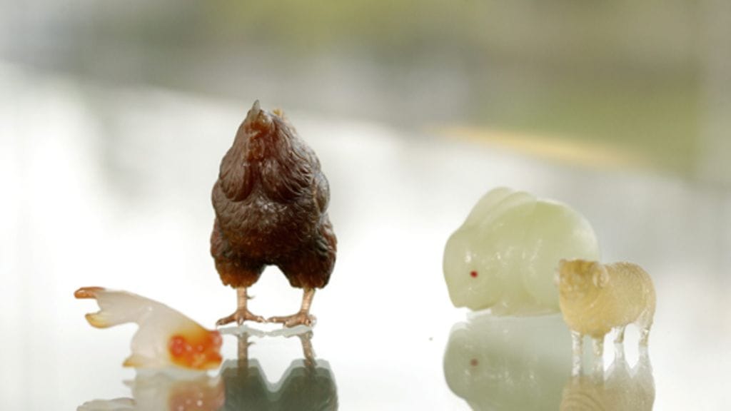 Fabergen valmistamia eläinhahmoja Faberge -näyttelyssä Kivikeskuksessa Juuassa 13. toukokuuta 2008.