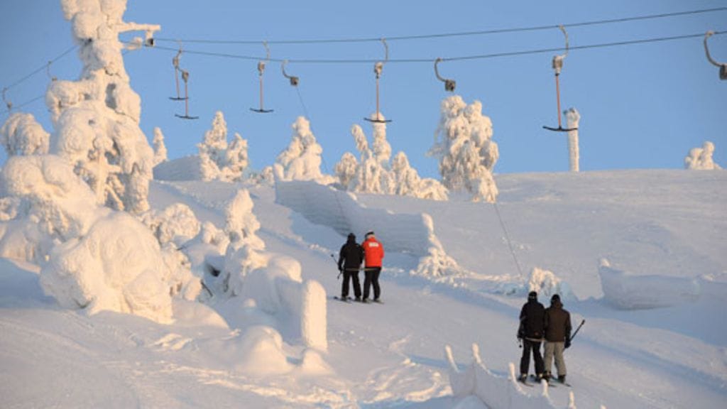 Päivikki Palosaari toivoo, että Lappiin pääsee tulevaisuudessakin edullisesti ja kohtuuhintaan.