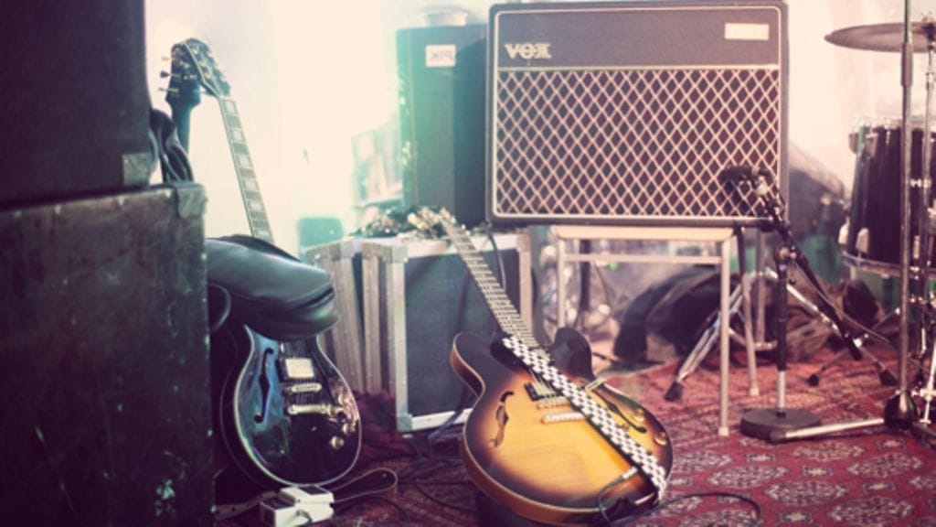 Keikkamatkoihin kuuluu usein villit juhlat.