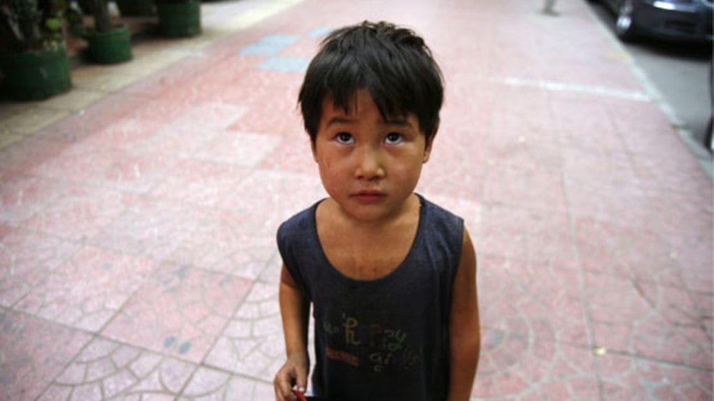 Kerjäläislapsille kannatta antaa jotain konkreettista, vaikka syötävää tai juotavaa.