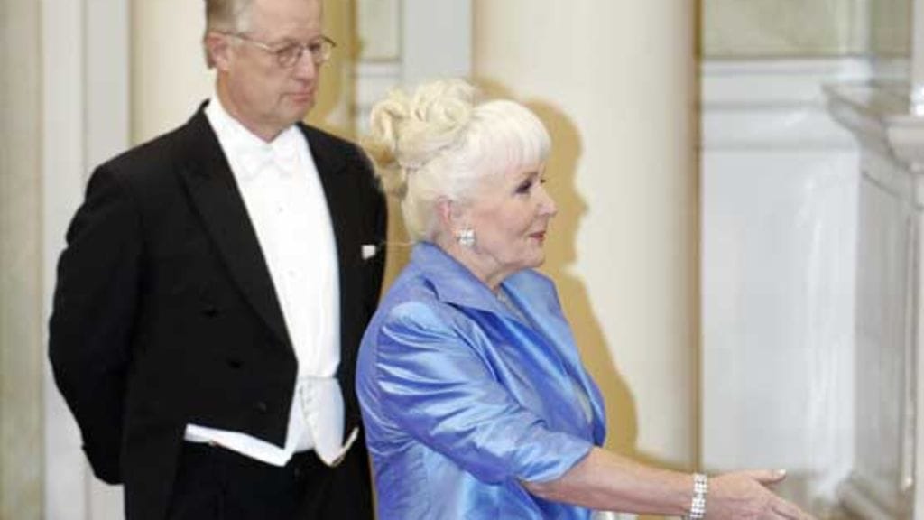 Kaarina Suonperä saapuu Linnaan.