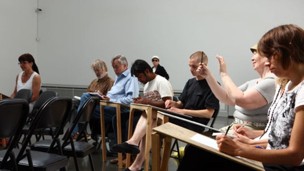 Piirustusilta Taidehallilla.