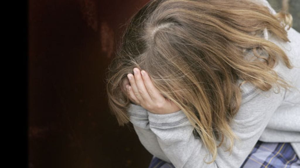 Mitä tehdä, kun koululaisen kiusaaja onkin opettaja?