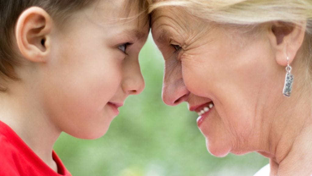 Lapset turvautuvat yhä useammin perheen vanhimpien apuun.